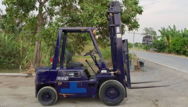 ขายด่วนรถยกดีเซลKOMATSU FD25-10 ยกได้2.5ตันยกสูง4เมตรรถนอกเพิ่งนำเข้ามายังไม่เคยใช้งานในเมืองไทยเลย