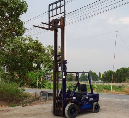ขายด่วนรถยกดีเซลKOMATSU FD25-10 ยกได้2.5ตันยกสูง4เมตรรถนอกเพิ่งนำเข้ามายังไม่เคยใช้งานในเมืองไทยเลย
