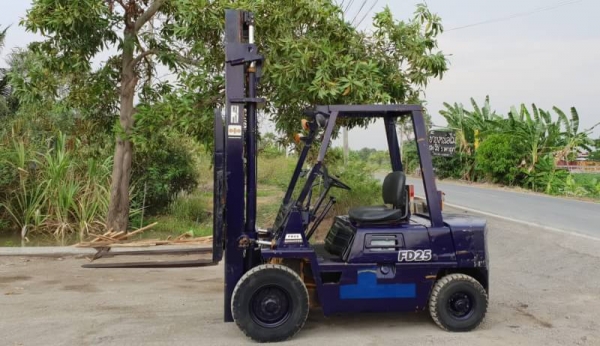 ขายด่วนรถยกดีเซลKOMATSU FD25-10 ยกได้2.5ตันยกสูง4เมตรรถนอกเพิ่งนำเข้ามายังไม่เคยใช้งานในเมืองไทยเลย