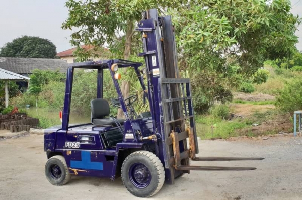 ขายด่วนรถยกดีเซลKOMATSU FD25-10 ยกได้2.5ตันยกสูง4เมตรรถนอกเพิ่งนำเข้ามายังไม่เคยใช้งานในเมืองไทยเลย