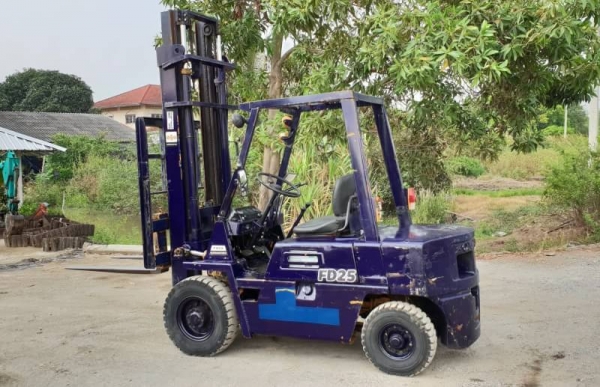 ขายด่วนรถยกดีเซลKOMATSU FD25-10 ยกได้2.5ตันยกสูง4เมตรรถนอกเพิ่งนำเข้ามายังไม่เคยใช้งานในเมืองไทยเลย