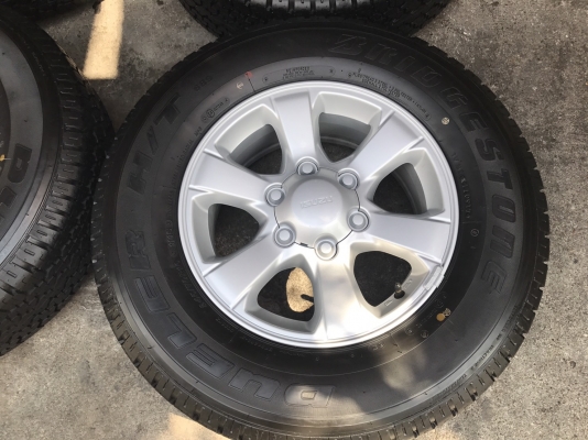 ล้อแม็กป้ายแดง ISUZU D-MAX Blue Power ขอบ 16 พร้อมยางป้ายแดง 245-70-16 ปี 18 Bridgestone แม็กสวย มีเส้นสีจัดจ้าน