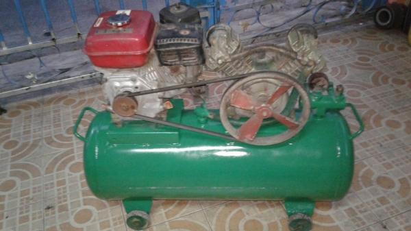 ปั๊มลมขนาด 64 ลิตร สภาพดีเครื่อง 5 แรงพร้อมใช้งาน