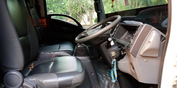 ขายรถ 6 ล้อ ISUZU  NQR 175 แรง ปี56 ยาว 5.50 เมตร พร้อม ลิฟท้าย สวยๆ พร้อมใช้