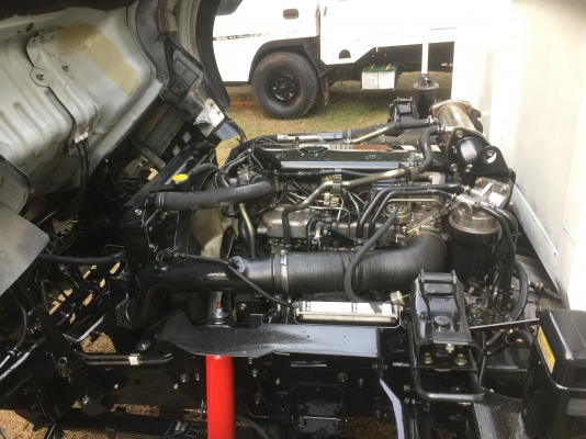 ขายรถ 6 ล้อ ISUZU  NQR 175 แรง ปี56 ยาว 5.50 เมตร พร้อม ลิฟท้าย สวยๆ พร้อมใช้