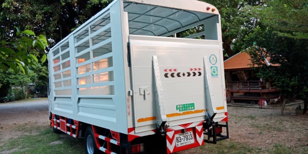 ขายรถ 6 ล้อ ISUZU  NQR 175 แรง ปี56 ยาว 5.50 เมตร พร้อม ลิฟท้าย สวยๆ พร้อมใช้