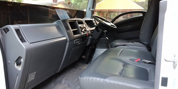 ขายรถ 6 ล้อ ISUZU  NQR 175 แรง ปี56 ยาว 5.50 เมตร พร้อม ลิฟท้าย สวยๆ พร้อมใช้