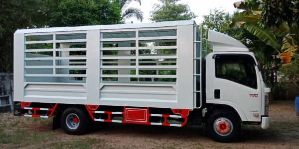 ขายรถ 6 ล้อ ISUZU  NQR 175 แรง ปี56 ยาว 5.50 เมตร พร้อม ลิฟท้าย สวยๆ พร้อมใช้