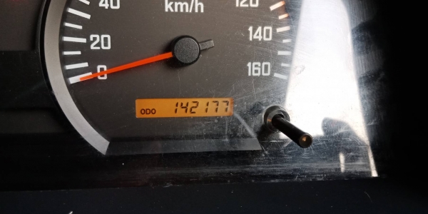 ขายรถ 6 ล้อ ISUZU  NQR 175 แรง ปี56 ยาว 5.50 เมตร พร้อม ลิฟท้าย สวยๆ พร้อมใช้