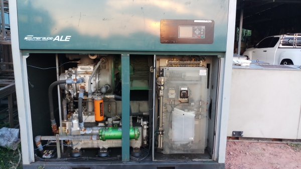 ปั้มลมสกรูKOBELCO 100แรง380v3เฟส ปั้มลมสกรูKOBELCO 100แรง380v3เฟส