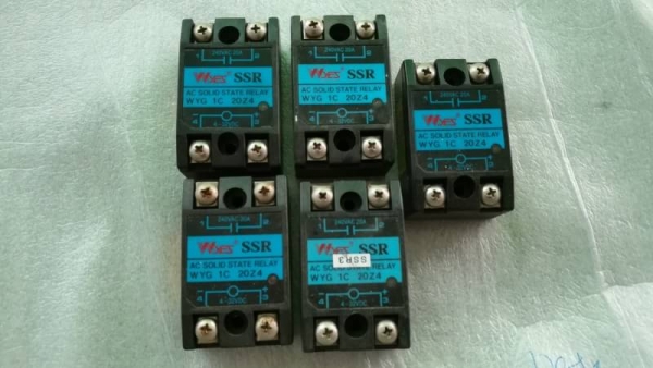 ขาย5ตัว 200 บ.ส่งถึงบ้านฟรีโทร 083-2000058 LINE ID: line832923 Solid state relay ทั้งหมด 5 ตัว