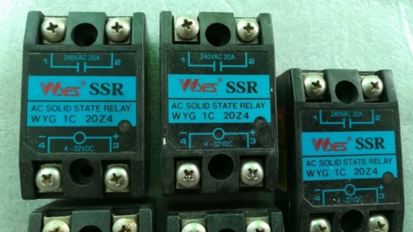 ขาย5ตัว 200 บ.ส่งถึงบ้านฟรีโทร 083-2000058 LINE ID: line832923 Solid state relay ทั้งหมด 5 ตัว ขาย5ตัว 200 บ.ส่งถึงบ้านฟรีโทร 083-2000058 LINE ID: line832923 Solid state relay ทั้งหมด 5 ตัว