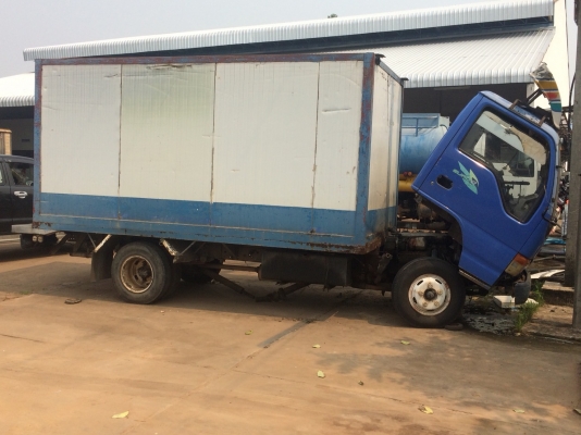 รถบรรทุกตู้ส่งน้ำแข็ง 6 ล้อ ISUZU NKR เครื่อง 4HG1 เทอร์โบ 130 แรง