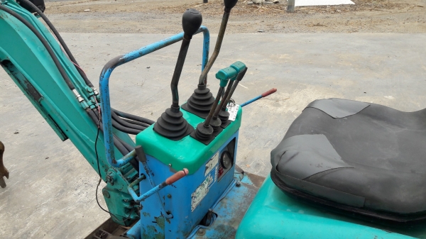 รถขุด コベルコ Kobelco SK007 เก่าญี่ปุ่น