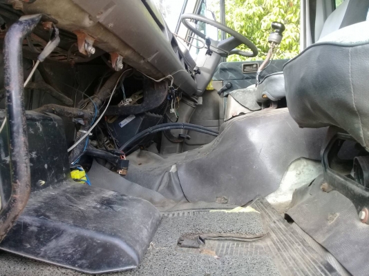 ขาย.ราคา 890,000บ.นะครับ สิบล้อ นิสัน UD CWM 43OM 290โบว์,อินเตอร์ ปี46 (ไม่ดั้ม)  แม่-ลูก 2คาน กะบะค็อกสูง ยาว6.50ม.รถห้าง มือเดียวป้ายแดง สภาพนางฟ้าเดิมๆพร้อมใช้งาน เล่ม.ทะเบียนพร้อมโอน ขาย 890,000บ.แม่+ลูก