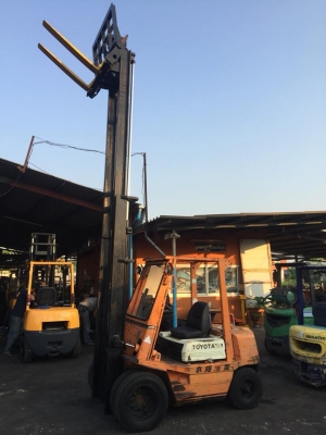ขาย ฟอล์คลิฟต์ 2.5 ตัน TOYOTA 4FD25  รถนอกเก่าญี่ปุ่น เสา 4.5 เมตร งาฮิ้ง พร้อมบุ้งกี๋