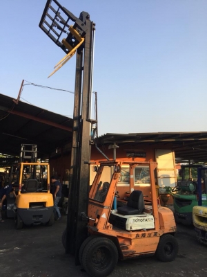 ขาย ฟอล์คลิฟต์ 2.5 ตัน TOYOTA 4FD25  รถนอกเก่าญี่ปุ่น เสา 4.5 เมตร งาฮิ้ง พร้อมบุ้งกี๋