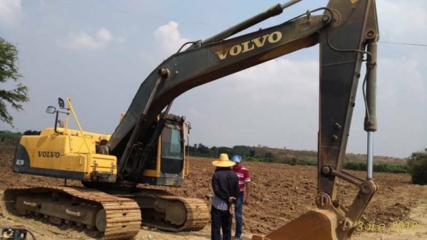 ขาย 1,150,000  รถแบคโฮ VOLVO EC 210 B PRIME 13440 ชม.ไฟฟ้าครบ เครื่องดี ปั๊มแรง เอวแน่น เอกสารเล่มทะเบียน รถสวยพร้อมใช้งาน รถอยู่ ราชบุรี 090-772-3710 090-772-3708