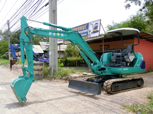 KOMATSU 30-7 ขนาดPC-30 <มีVDOให้ชม>รถเก่านอกมีเอกสารอินวอย☎️ติดต่อ 085-5632278 <ราคาต่อรองได้>