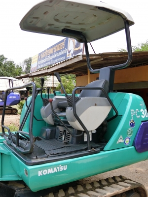 KOMATSU 30-7 ขนาดPC-30 <มีVDOให้ชม>รถเก่านอกมีเอกสารอินวอย☎️ติดต่อ 085-5632278 <ราคาต่อรองได้>