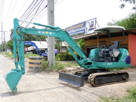 KOMATSU 30-7 ขนาดPC-30 <มีVDOให้ชม>รถเก่านอกมีเอกสารอินวอย☎️ติดต่อ 085-5632278 <ราคาต่อรองได้>