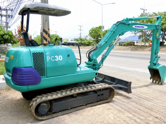 KOMATSU 30-7 ขนาดPC-30 <มีVDOให้ชม>รถเก่านอกมีเอกสารอินวอย☎️ติดต่อ 085-5632278 <ราคาต่อรองได้>