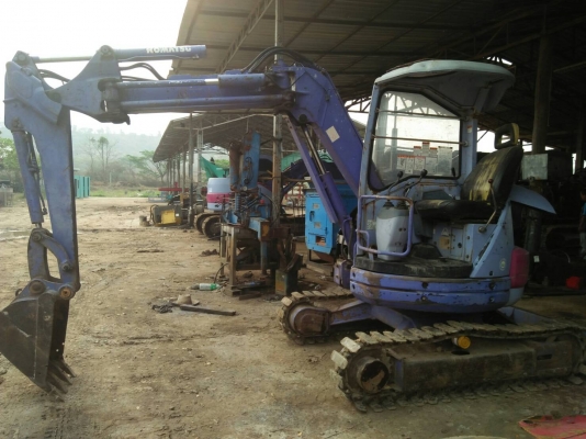 ขายด่วนรถขุด KOMATSU รุ่น  PC 38UUM-2  เก่านอก  /ปั้มเฟือง /คอนโทรลน้ำมัน/ หลังคา /ใบมีด / แทรคเหล็ก เครื่อง 3D84E สภาพสวยใช้งานได้เลย พร้อมใช้งาน
