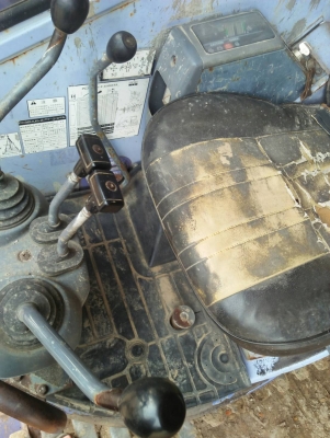 ขายด่วนรถขุด KOMATSU รุ่น  PC 38UUM-2  เก่านอก  /ปั้มเฟือง /คอนโทรลน้ำมัน/ หลังคา /ใบมีด / แทรคเหล็ก เครื่อง 3D84E สภาพสวยใช้งานได้เลย พร้อมใช้งาน