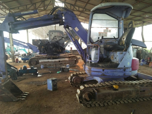 ขายด่วนรถขุด KOMATSU รุ่น  PC 38UUM-2  เก่านอก  /ปั้มเฟือง /คอนโทรลน้ำมัน/ หลังคา /ใบมีด / แทรคเหล็ก เครื่อง 3D84E สภาพสวยใช้งานได้เลย พร้อมใช้งาน