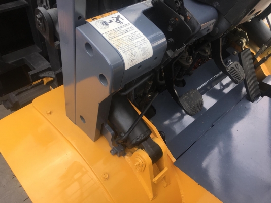 ขายรถโฟล์คลิฟท์ตักยางพาราตักยางก้อนตักทะลายปาล์ม