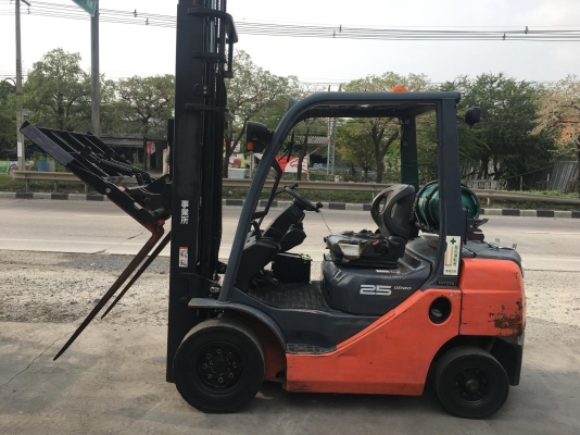 ขายรถโฟล์คลิฟท์ตักยางพาราตักยางก้อนตักทะลายปาล์ม