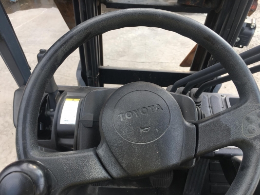 ขายรถโฟล์คลิฟท์ตักยางพาราตักยางก้อนตักทะลายปาล์ม