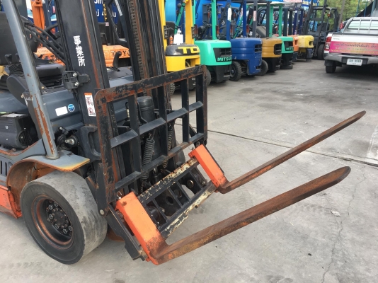 ขายรถโฟล์คลิฟท์ตักยางพาราตักยางก้อนตักทะลายปาล์ม