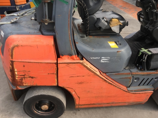 ขายรถโฟล์คลิฟท์ตักยางพาราตักยางก้อนตักทะลายปาล์ม