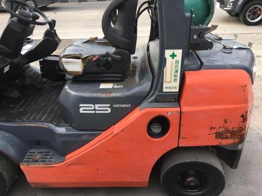 ขายรถโฟล์คลิฟท์ตักยางพาราตักยางก้อนตักทะลายปาล์ม