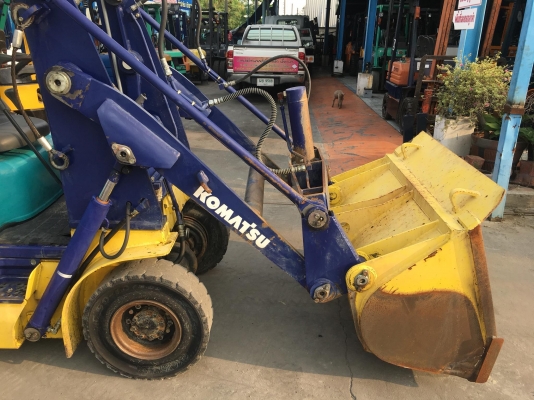 ขายรถตักยางพาราตักยางก้อนยางถ้วยตักหินตักทราย