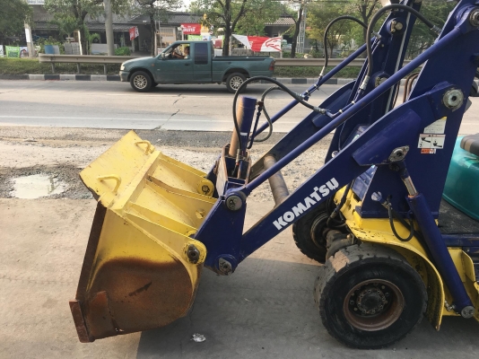 ขายรถตักยางพาราตักยางก้อนยางถ้วยตักหินตักทราย