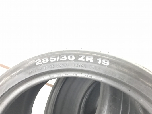 ขายยาง continental 285-30/19 ปี15,16. ดอกยางยังใช้ได้ขายคู่ละ 2400 Tel. 0850448320 ขายยาง continental 285-30/19 ปี15,16. ดอกยางยังใช้ได้ขายคู่ละ 2400 Tel. 0850448320