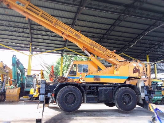 Tadano TR250M-5 รถเครน ขนาด25ตัน ยกสูง35เมตร 4ล้อ เครื่องยนต์มิซซู รถสภาพสวยและแน่นมาก ระบบไฟฟ้าสมบูรณ์ ราคาคุยกันได้