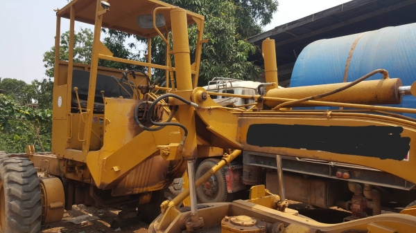 ขาย รถเกรด GALION 104 ไม่มีเครื่อง ปั้มดี เกียร์ดี ควบคุมด้วยระบบไฮดรอริคทั้งคัน ยางดี ซื้อเครื่องมาใส่ใช้งานได้เลย เอกสารใบซื้อขาย