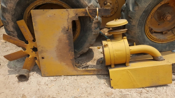 ขาย รถเกรด GALION 104 ไม่มีเครื่อง ปั้มดี เกียร์ดี ควบคุมด้วยระบบไฮดรอริคทั้งคัน ยางดี ซื้อเครื่องมาใส่ใช้งานได้เลย เอกสารใบซื้อขาย