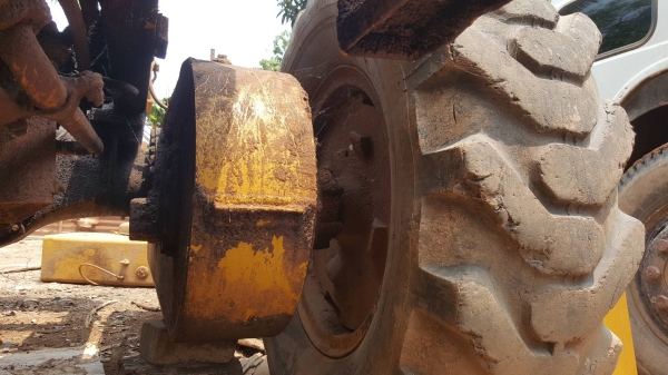 ขาย รถเกรด GALION 104 ไม่มีเครื่อง ปั้มดี เกียร์ดี ควบคุมด้วยระบบไฮดรอริคทั้งคัน ยางดี ซื้อเครื่องมาใส่ใช้งานได้เลย เอกสารใบซื้อขาย