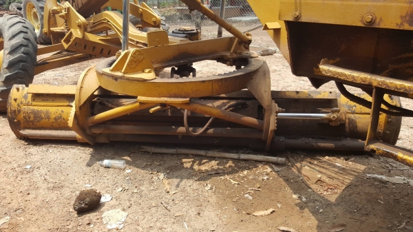 ขาย รถเกรด GALION 104 ไม่มีเครื่อง ปั้มดี เกียร์ดี ควบคุมด้วยระบบไฮดรอริคทั้งคัน ยางดี ซื้อเครื่องมาใส่ใช้งานได้เลย เอกสารใบซื้อขาย