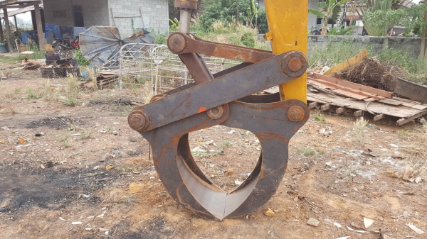 ขาย แบคโฮ KOMATSU PC200 พร้อมใช้งาน เครื่องดี ปั้มดี ช่วงล่าง 70\% อุปกรณ์ 3 ชิ้น มีบุ้งกี๋ มือขยุ้ม และมือคีบ เอกสารใบซื้อขาย