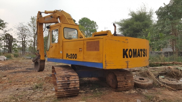 ขาย แบคโฮ KOMATSU PC200 พร้อมใช้งาน เครื่องดี ปั้มดี ช่วงล่าง 70\% อุปกรณ์ 3 ชิ้น มีบุ้งกี๋ มือขยุ้ม และมือคีบ เอกสารใบซื้อขาย