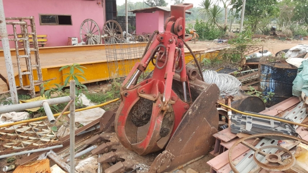 ขาย แบคโฮ KOMATSU PC200 พร้อมใช้งาน เครื่องดี ปั้มดี ช่วงล่าง 70\% อุปกรณ์ 3 ชิ้น มีบุ้งกี๋ มือขยุ้ม และมือคีบ เอกสารใบซื้อขาย