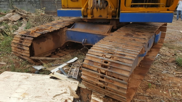 ขาย แบคโฮ KOMATSU PC200 พร้อมใช้งาน เครื่องดี ปั้มดี ช่วงล่าง 70\% อุปกรณ์ 3 ชิ้น มีบุ้งกี๋ มือขยุ้ม และมือคีบ เอกสารใบซื้อขาย