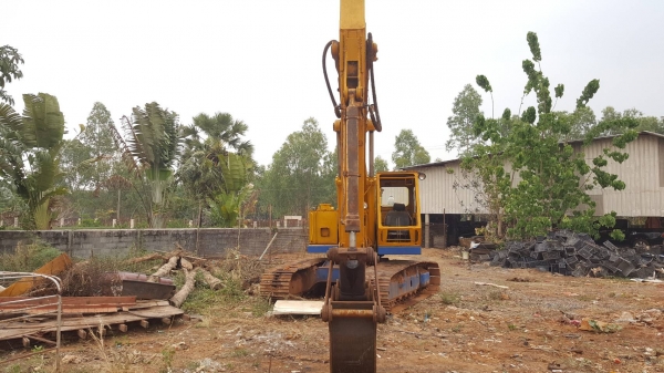 ขาย แบคโฮ KOMATSU PC200 พร้อมใช้งาน เครื่องดี ปั้มดี ช่วงล่าง 70\% อุปกรณ์ 3 ชิ้น มีบุ้งกี๋ มือขยุ้ม และมือคีบ เอกสารใบซื้อขาย