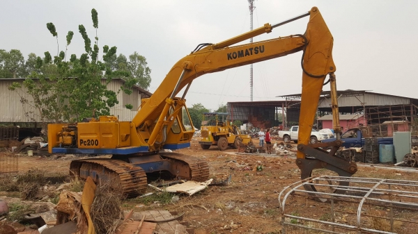 ขาย แบคโฮ KOMATSU PC200 พร้อมใช้งาน เครื่องดี ปั้มดี ช่วงล่าง 70\% อุปกรณ์ 3 ชิ้น มีบุ้งกี๋ มือขยุ้ม และมือคีบ เอกสารใบซื้อขาย