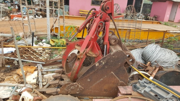 ขาย แบคโฮ KOMATSU PC200 พร้อมใช้งาน เครื่องดี ปั้มดี ช่วงล่าง 70\% อุปกรณ์ 3 ชิ้น มีบุ้งกี๋ มือขยุ้ม และมือคีบ เอกสารใบซื้อขาย